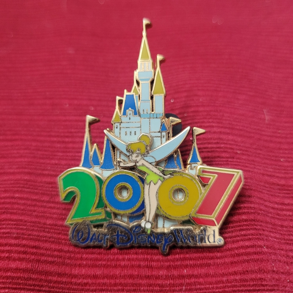 2007 Tinkerbell & Castle Disney Collectible pin
